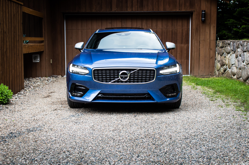 Illustration for article titled The 2017 Volvo V90 R-Design Lives Up To Its Looks